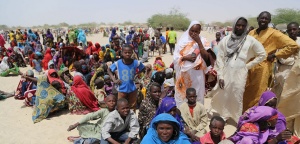 A handout photo released by the World Food Programme (WFP) shows people evacuated from the Nigerien islands of Lake Chad as they arrive in N'Guigmi on May 5, 2015. Around 25,000 Niger nationals who fled islands in Lake Chad over fears of attack from the Boko Haram jihadist group are living in "dramatic" conditions on the mainland, a UN source said on May 6, 2015. AFP PHOTO / WORLD FOOD PROGRAMME -- RESTRICTED TO EDITORIAL USE - MANDATORY CREDIT " AFP PHOTO / WORLD FOOD PROGRAMME " - NO MARKETING NO ADVERTISING CAMPAIGNS - DISTRIBUTED AS A SERVICE TO CLIENTS  --